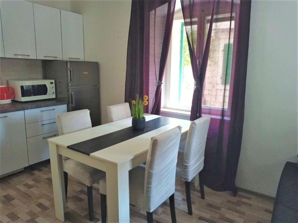 Apartment Karlito Kastela Luaran gambar