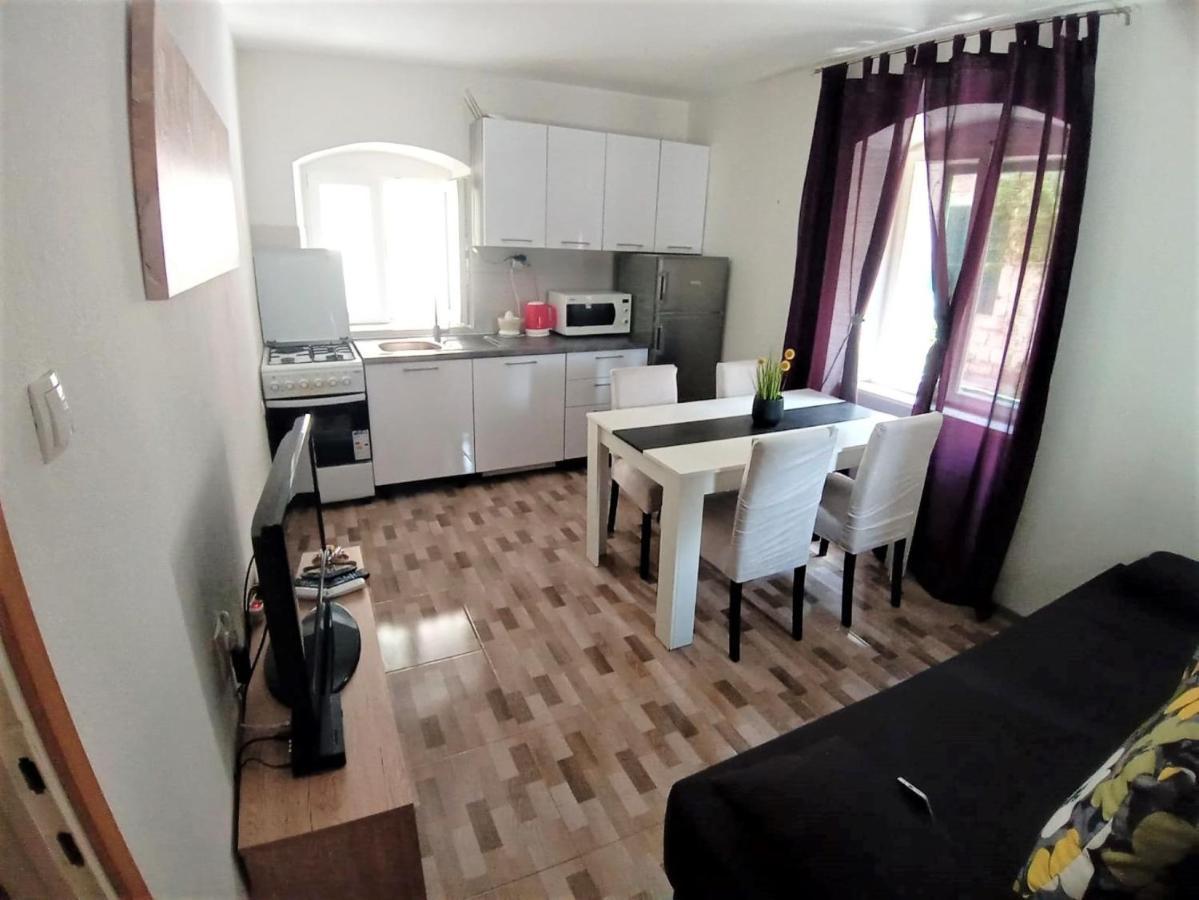 Apartment Karlito Kastela Luaran gambar